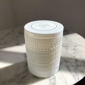 NWT Le Chandelle Candle HARD TO FIND Fresh Linen Scented Candle 16 oz